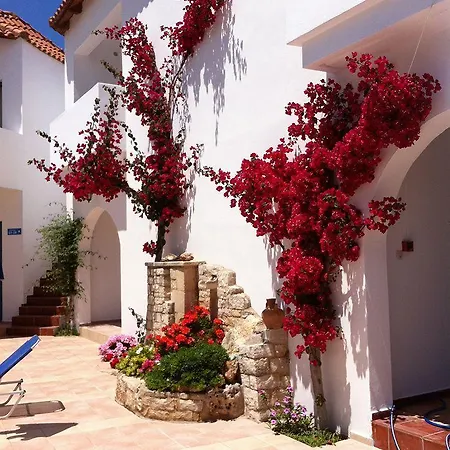 Iliana Apartmanhotel Pánormosz